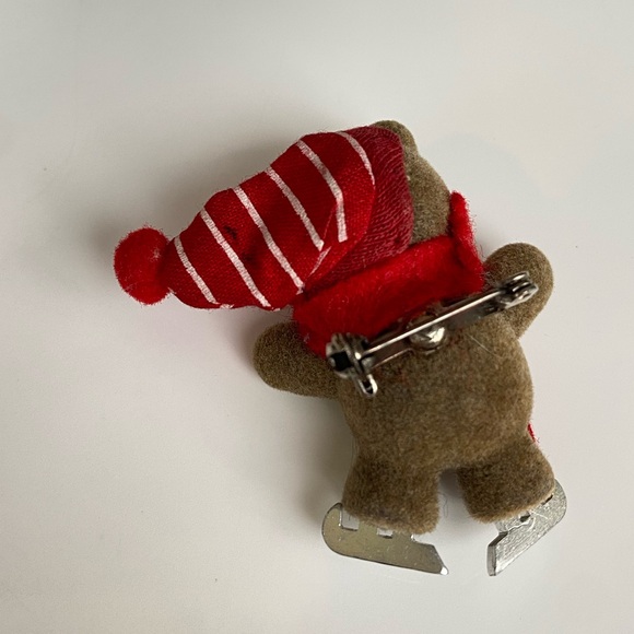90's Vintage Fuzzy Ice Skating Bear Brooch Teddy Bear Winter Christmas - Picture 4 of 5